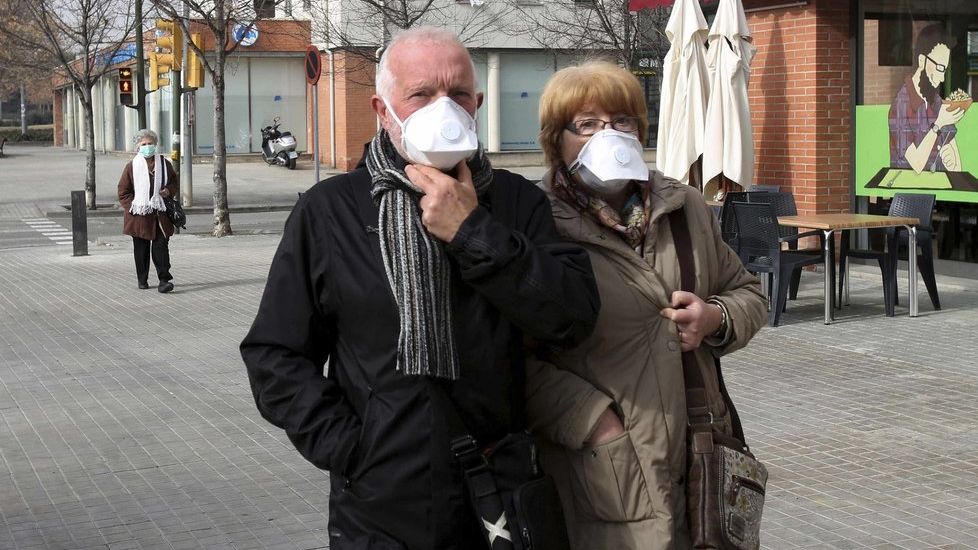 Češi vzali lékárny útokem kvůli koronaviru. Vykoupili roušky